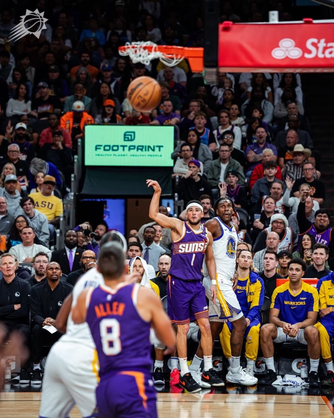 太阳轻取北京队，库里统治全场