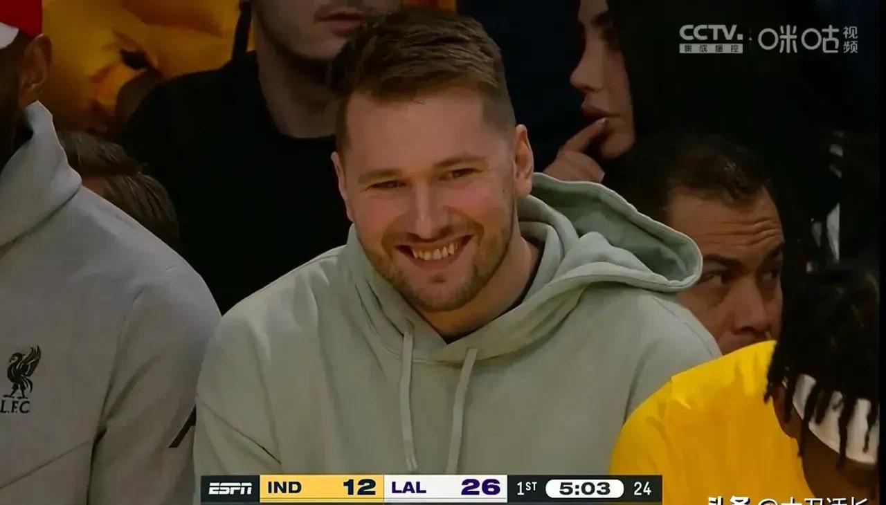 开云体育中国-步行者鏖战青岛队，东契奇高光表现