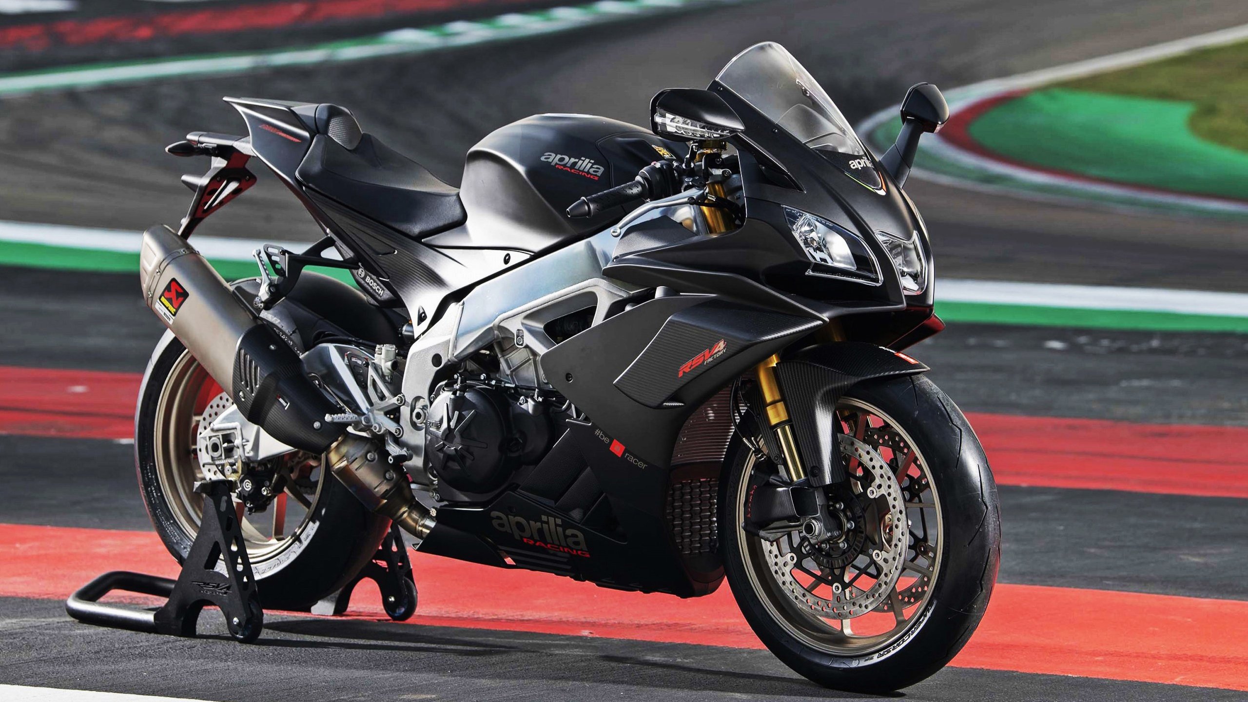 开云体育2026-红墙与沙堡，阿劳霍于巴黎决战中接管足球的两种信仰