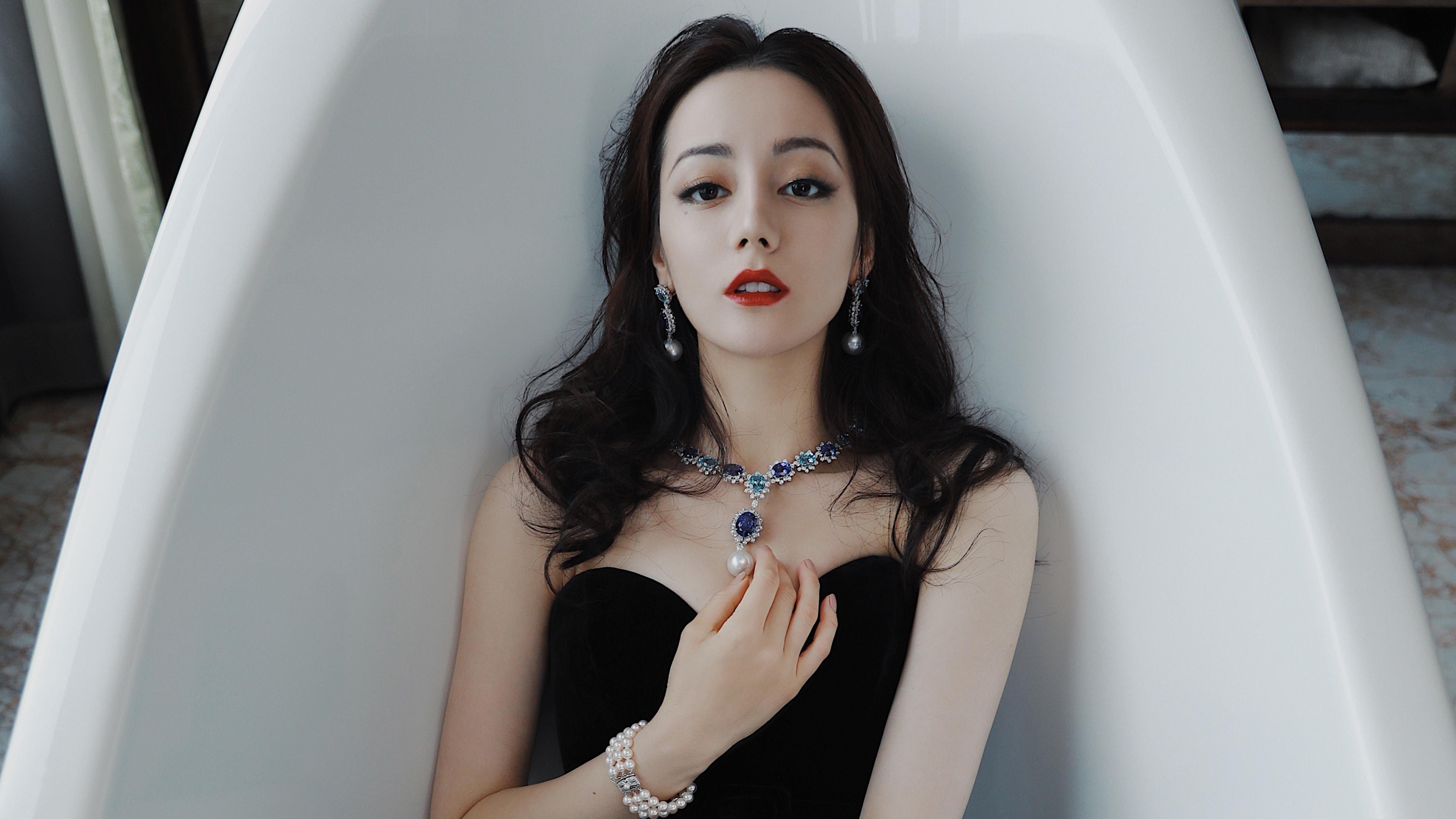 开云体育平台APP-双城记，C罗以实力对抗质疑，巴黎用冲垮罗马证明足球的两种自我正名